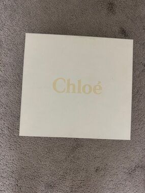 Chloé White Shoe Box with Gold Logo